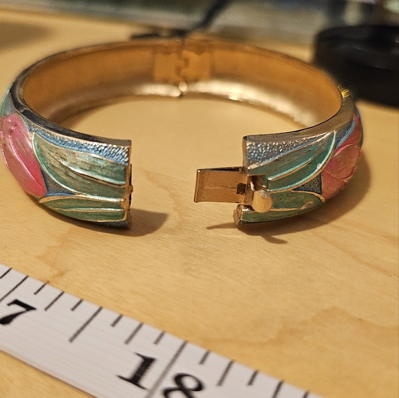 Vintage Kramer hinged bangle bracelet - Picture 8 of 16